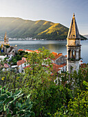 Blick über Perast, Bucht von Kotor, Montenegro