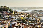 Blick vom Miradouro da Senhora do Monte über Lissabon, Portugal