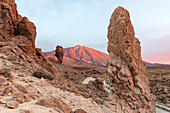  Panorama at sunrise of the Roque Chinchado, also known as the Stone Tree or Finger of God, landmark of the island, Los Roques de Garcia, behind it the Pico del Teide, 3717m, Las Cañadas, Teide National Park, Tenerife, Canary Islands, Spain, Europe 