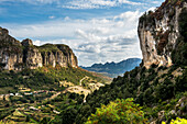  Picturesque village and mountains, Chiesa di Sant&#39;Antioco, Ulassai, Ogliastra Province, Sardinia, Italy 