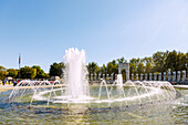  The World War II Memorial with fountain and Lincoln Memorial at the National Mall and Memorial Parks in Washington DC, District of Columbia, USA 