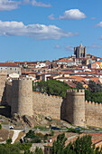 Mirador de los cuatro Postes, Blick auf die Stadtmauer, Ávila, Kastilien und León, Spanien