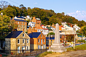  John Brown&#39;s Fort with John Brown&#39;s Monument and White Hall Tavern in Harpers Ferry National Historical Park in Harpers Ferry, Jefferson County, West Virginia, USA 