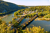  View from Maryland Heights lookout point in Harpers Ferry National Historical Park over the Potomac River, Jefferson County, West Virginia, USA 