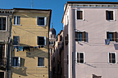 Blick auf den Glockenturm der Kathedrale Santa Maria Assunta, Kathedrale von Chioggia, Chioggia, Lagune, Venetien, Italien