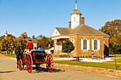  Carriages on Duke of Gloucester Street and Courthouse in the Living History Museum Colonial Willliamsburg in Williamsburg in the American Historic Triangle, James City County, Virginia, USA 