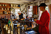  Tin Plate Worker (Tinnmacher) at the Living History Museum Colonial Willliamsburg in Williamsburg in the American Historic Triangle, James City County, Virginia, USA 