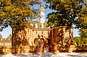  Visitor entrance to the Capitol at the Colonial Willliamsburg Living History Museum in Williamsburg in the American Historic Triangle, James City County, Virginia, USA 