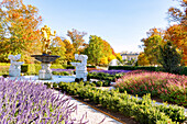 Nemours Estate mit Gartenanlagen und Blick auf das Herrenhaus Nemours Mansion bei Wilmington, New Castle County Delaware, USA