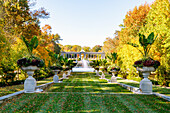Nemours Estate mit Gartenanlagen und Blick auf Colonnade bei Wilmington, New Castle County Delaware, USA