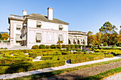 Nemours Estate mit Gartenanlagen der Southern Gardens und Herrenhaus Nemours Mansion bei Wilmington, New Castle County Delaware, USA