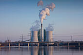 Braunkohlekraftwerk, Kühltürme im Abendlicht, Kraftwerk, Schkopau, Sachsen-Anhalt, Deutschland
