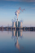 Braunkohlekraftwerk, Kühltürme im Abendlicht, Kraftwerk, Schkopau, Sachsen-Anhalt, Deutschland