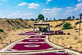 Zelt und Teppiche in der Wüste, Hotelanlage Bab al Shams, Mugatrah, Dubai, Vereinigte Arabische Emirate (VAE), Arabische Halbinsel, Vorderasien