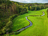 Bachmäander im Aufseßer Tal, Franken, Bayern, Deutschland