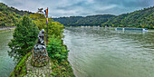 Panorama mit Statue der Loreley und Rhein im Hintergrund, UNESCO-Welterbe Oberes Mittelrheintal, Kulturlandschaft Oberes Mittelrheintal, Rheinland-Pfalz, Deutschland