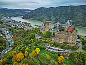  View of Oberwesel with Schönburg, Rhine in the background, from the Rheinsteig, UNESCO World Heritage Upper Middle Rhine Valley, Upper Middle Rhine Valley Cultural Landscape, Rhineland-Palatinate, Germany 