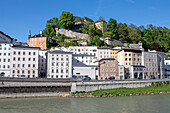 Blick auf die Altstadt am Ufer der Salzach, Salzburg, Land Salzburg, Österreich, Europa