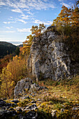  Rock formations in the autumnal &quot;Little Lauter Valley&quot; near Blaustein, Alb-Donau district, Swabian Alb, Baden-Württemberg, Germany, Europe 
