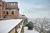  View from the balcony of the snow-covered ruins of Heidelberg Castle, Heidelberg, Baden-Württemberg, Germany, Europe 
