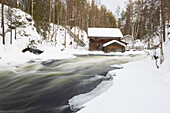 Alte Wassermühle Myllykoski am Fluss Kitkajoki, Oulanka Nationalpark, Nordösterbotten, Finnland
