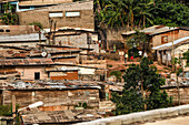 Einfache Baracken, Slum Wohnviertel in Yaoundé, Region Centre, Kamerun, Afrika