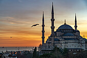  Sunset at the Blue Mosque or Sultanahmet Mosque in Istanbul, Türkiye  