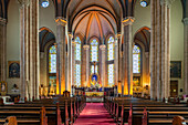  Interior of the Basilica of St. Anthony Sent Antuan Kilisesi in Beyoğlu, Istanbul, Türkiye  