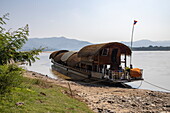  Boutique river cruise ship Gypsy (Mekong Kingdom Cruises) along the banks of the Upper Mekong, Houay Xay, Houay Xay District, Bokeo, Laos, Asia 