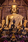 Buddha-Statue im buddhistischen Tempel Wat Xiengthong, Luang Prabang, Luang Prabang District, Laos, Asien