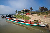  Slow boat (longtail boat) along the banks of the Upper Mekong, Pak Lay, Xanakharm, Vientiane Province, Laos, Asia 
