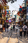  Tourists along the railway tracks on the famous “Train Street” in Hanoi’s Old Quarter, Hanoi, Hanoi Capital, Vietnam, Asia 