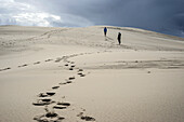  Hikers on the Dune du Pilat, Arcachon, Nouvelle-Aquitaine, France 