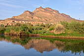 Village of Taliouine on the banks of the River Draa,  in the large palm grove at Agdz, Mount Kissane (Jbel Kissane), Draa-Tafilet region, Morocco, North West Africa