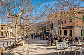 Strassencafes in Esporles, Mallorca, Balearen, Spanien