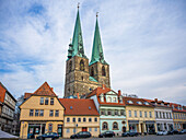  Neustädter Markt and St. Nikolai Church, Old Town, World Heritage City of Quedlinburg, Harz Mountains, Saxony-Anhalt, Harz District, Central Germany, Germany, Europe 