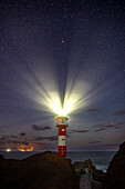 Sternenhimmel am Leuchtturm Faro de Punta Teno, Kap Punta de Teno, Buenavista del Norte, Nordwestküste, Teneriffa, Spanien