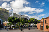 Die Kirche Santa Anna und Ortsansicht der Stadt Garachico, bei Icod de Los Vinos, bei Puerto de la Cruz, Nordküste, Teneriffa, Spanien