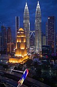 Malaysia, Kuala Lumpur, Pintasan Saloma footbridge, Public Bank, Petronas Towers