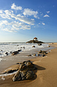 Die Kapelle Nos Senhor da Pedra am Miramar Strand, Gulpilhares, Region Norte, Portugal