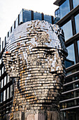 Rotierende Skulptur von Franz Kafka des Künstlers David Černý, Prager Neustadt, Prag, Tschechien
