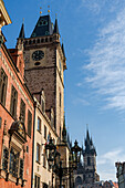 Historische Fassaden und Teynkirche (Kirche der Jungfrau Maria vor dem Teyn), Prager Altstadt (Alt-Prag, Staré Město), Prag, Tschechien