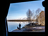  View from motorhome, hiker and dog, mountains and Lake Fermund near Elga, Femundsmarka National Park, Fylke Innlandet, Norway, Scandinavia 