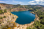 Bergbausee auf der Insel Euböa oder Evia aus der Luft gesehen, Mittelgriechenland, Griechenland