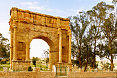  Arch of Diocletian, archaeological site with the ruins of the Roman Sufetula, in Sbeitla, Tunisia 