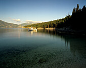 Bucht am Strand von Foki bei Sonnenuntergang, an der Ostküste von Kefalonia, Kefalonia, Ionische Inseln, Griechenland