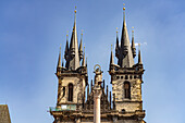  Marian Column and Tyn Church on the Old Town Square in Prague&#39;s Old Town, Prague, Czech Republic 