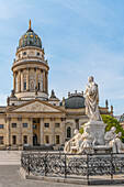 Deutscher Dom und Schillerdenkmal am Gendarmenmarkt, Berlin Mitte, Berlin, Deutschland