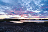Schweden, Gullspång, Vänern See, Sonnenuntergang, Abendrot, Schilfrohr, See mit Landschaft