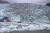  Zodiac boat from the expedition cruise ship Ventus Australis (Australis Cruises) in front of the Pio X Glacier with ice floes in the foreground, Eyre Inlet, Chilean Fjords, Magallanes and Chilean Antarctica, Patagonia, Chile, South America 
